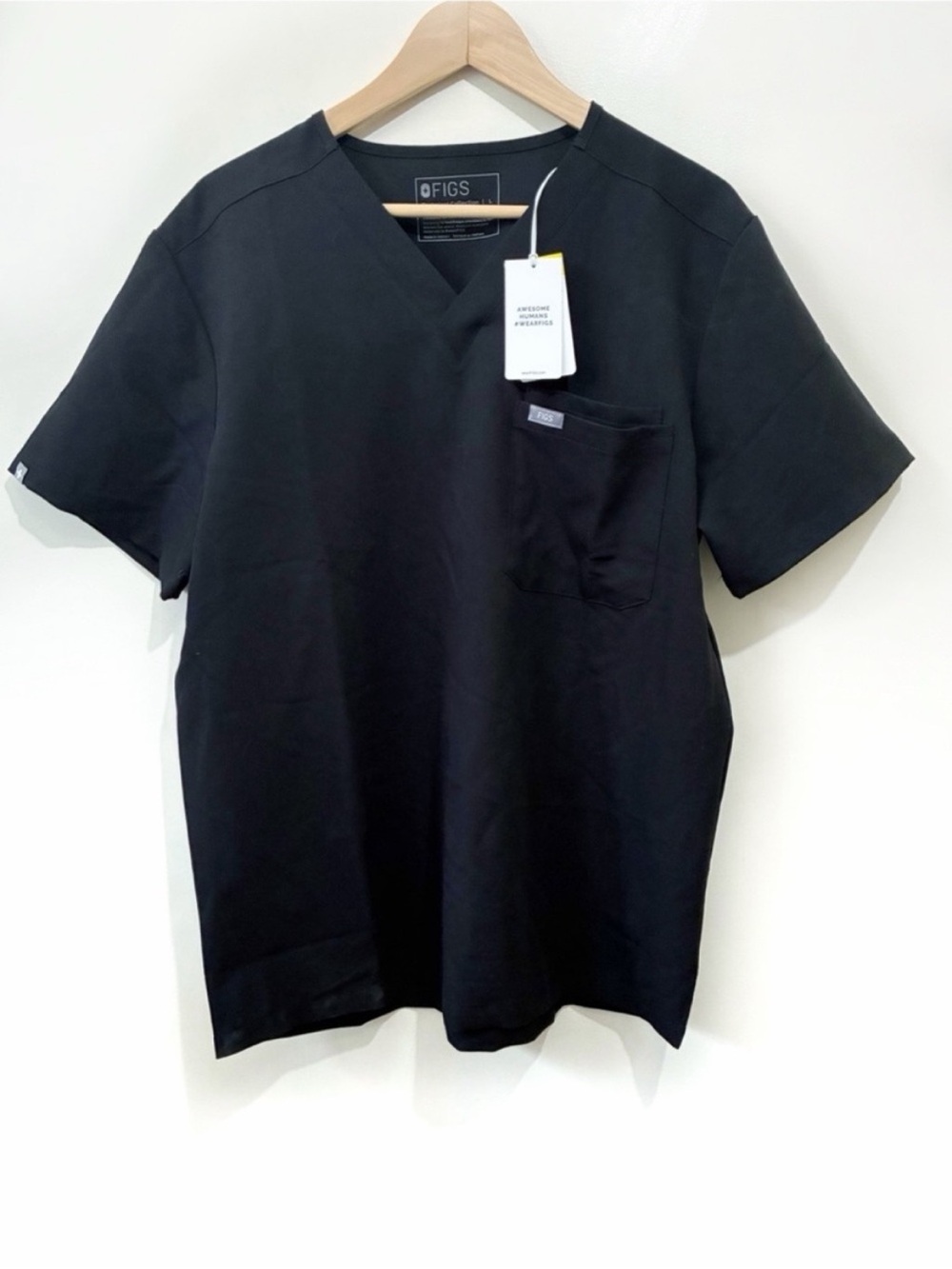 FIGS Leon Three Pocket Scrub Top Size Large New Professional Healthcare worker